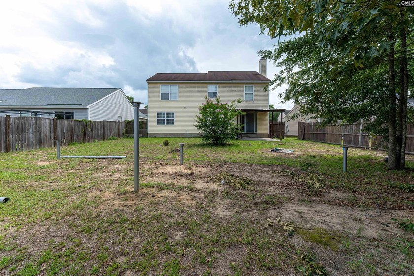 Welcome to 909 Murchison Drive! This spacious 3-bedroom, 2 - photo 23