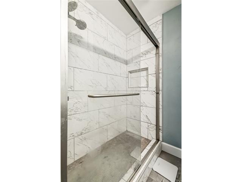 Welcome Home to Huntwyck Subdivision! This beautifully - photo 11