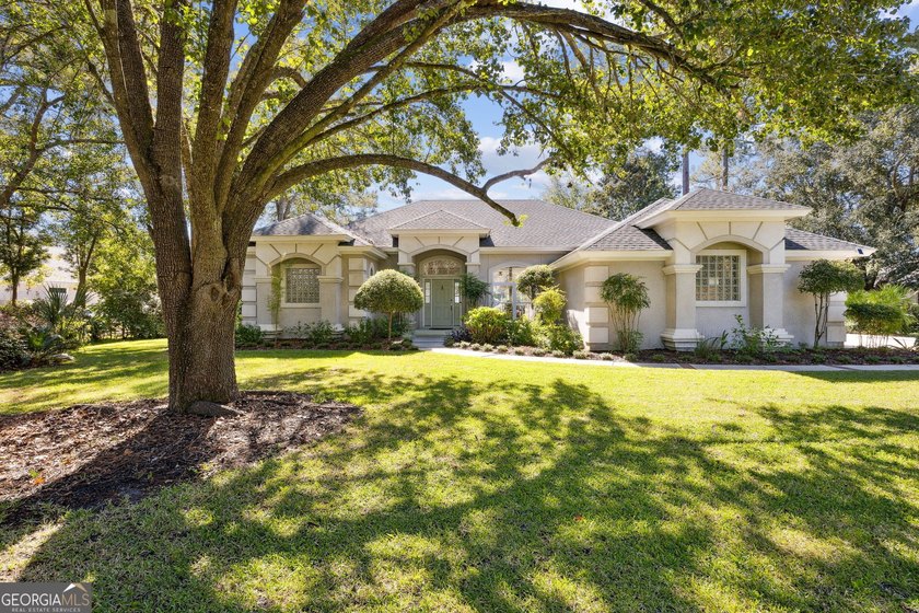 THIS BEAUTIFULLY UPDATED THREE-BEDROOM HOME IN OSPREY COVE IS - photo 2