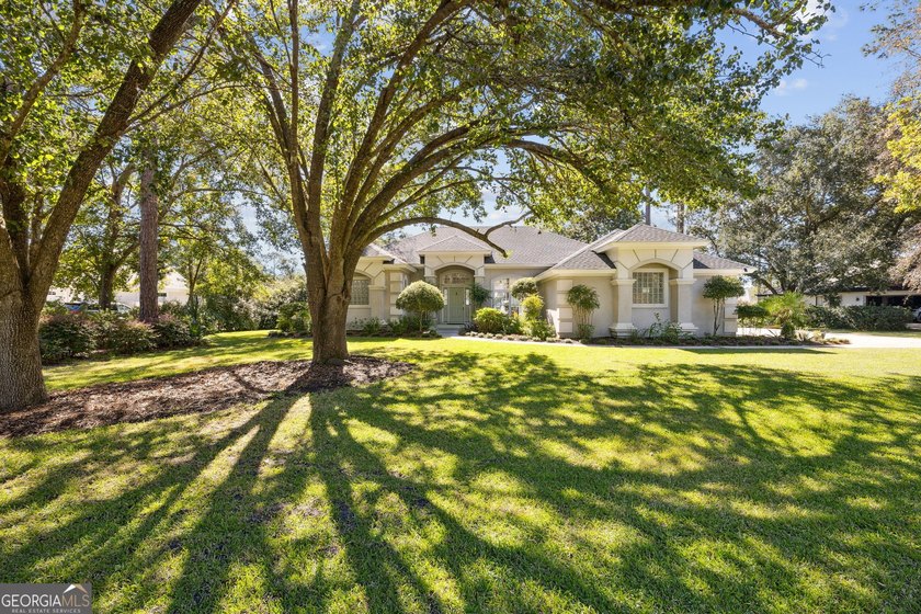 THIS BEAUTIFULLY UPDATED THREE-BEDROOM HOME IN OSPREY COVE IS - photo 3
