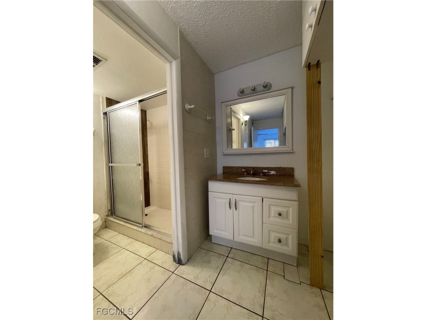 HUGE REDUCED PRICE FOR QUICK SALE! Location, location! 2 - photo 31