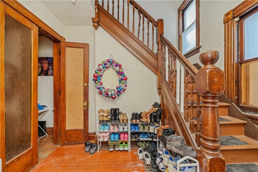 Welcome to this spacious colonial located in the Edgerton - photo 4