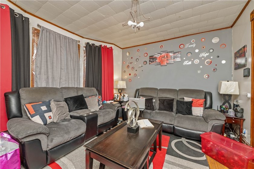 Welcome to this spacious colonial located in the Edgerton - photo 5