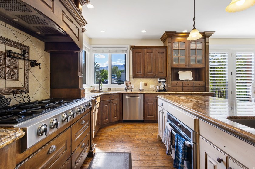 Wake up to sweeping lake and mountain views in this exceptional - photo 14