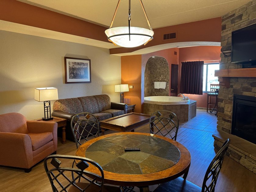 Located on the fifth floor, this spacious three bedroom condo - photo 20
