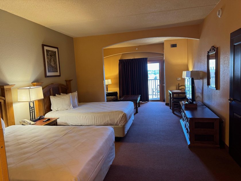 Located on the fifth floor, this spacious three bedroom condo - photo 23