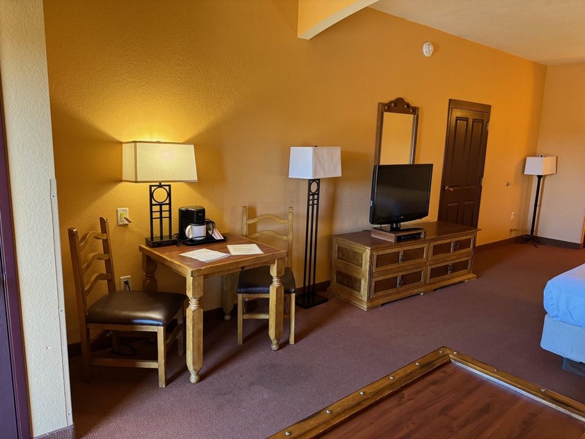 Located on the fifth floor, this spacious three bedroom condo - photo 26