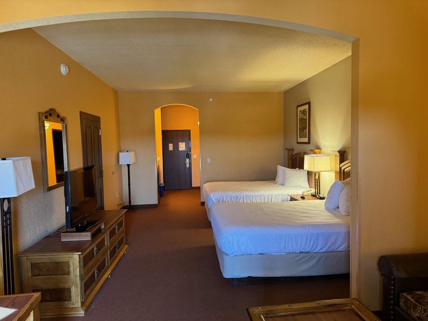 Located on the fifth floor, this spacious three bedroom condo - photo 30