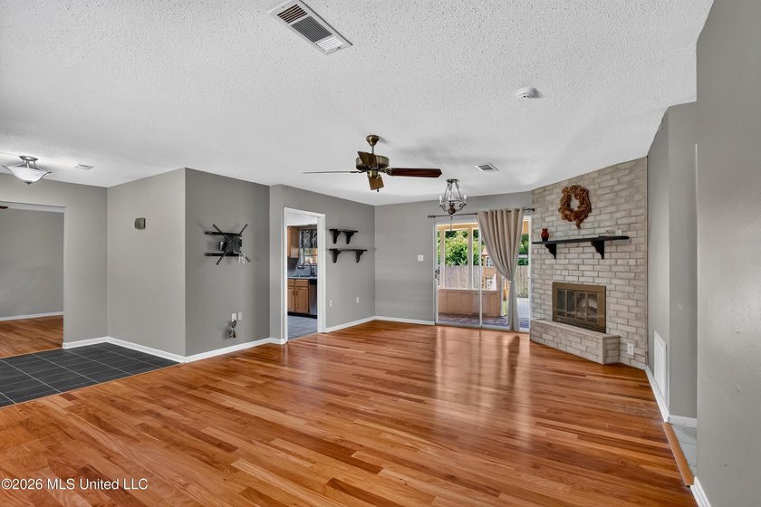 This well kept home is located close to shopping as well as golf - photo 8
