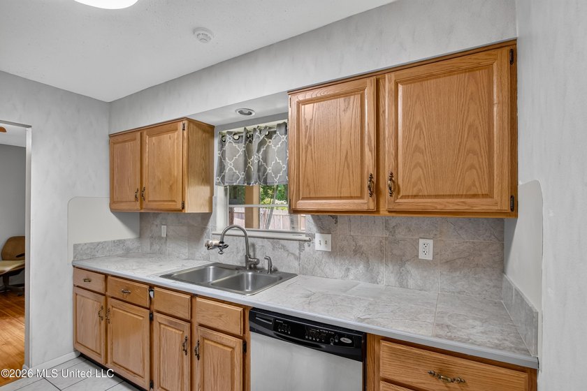 This well kept home is located close to shopping as well as golf - photo 10