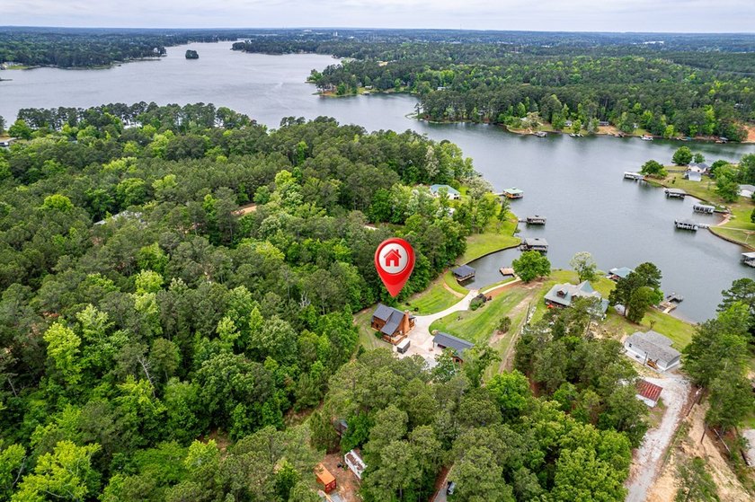 The perfect Lake Sinclair playground with a blend of privacy and - photo 2