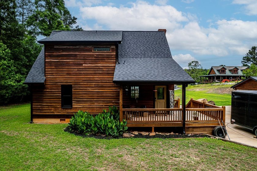The perfect Lake Sinclair playground with a blend of privacy and - photo 10