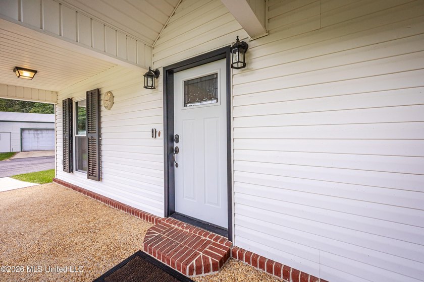 Welcome to your own private retreat in the desirable Spring Lake - photo 11