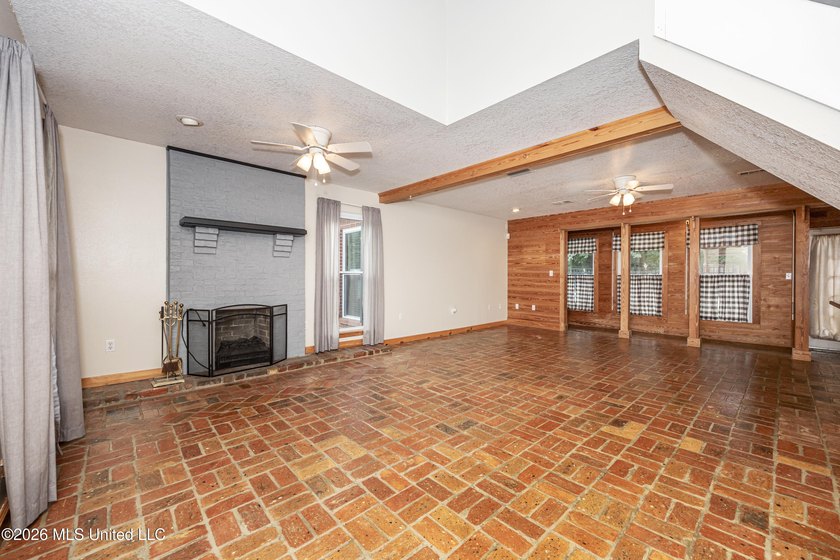 Welcome to your own private retreat in the desirable Spring Lake - photo 20