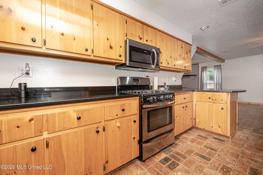 Welcome to your own private retreat in the desirable Spring Lake - photo 24