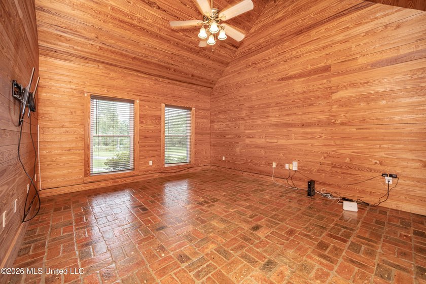 Welcome to your own private retreat in the desirable Spring Lake - photo 26