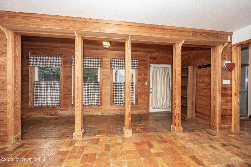 Welcome to your own private retreat in the desirable Spring Lake - photo 28