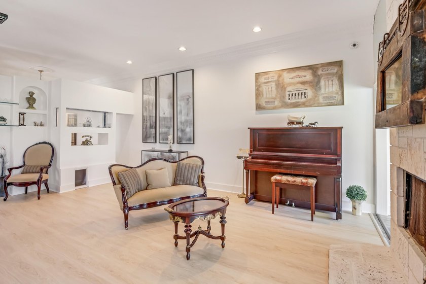 Must see this outstanding home in the renowned Fountains CC - photo 10
