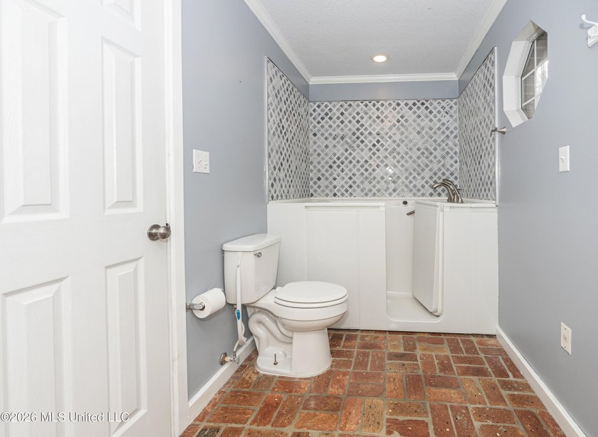 Welcome to your own private retreat in the desirable Spring Lake - photo 37