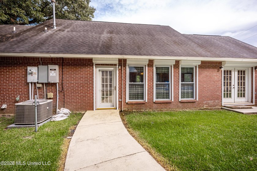 Welcome to your own private retreat in the desirable Spring Lake - photo 48