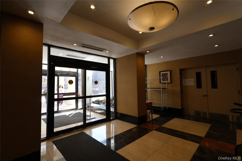 Step into this spacious one-bedroom unit in the premier - photo 21