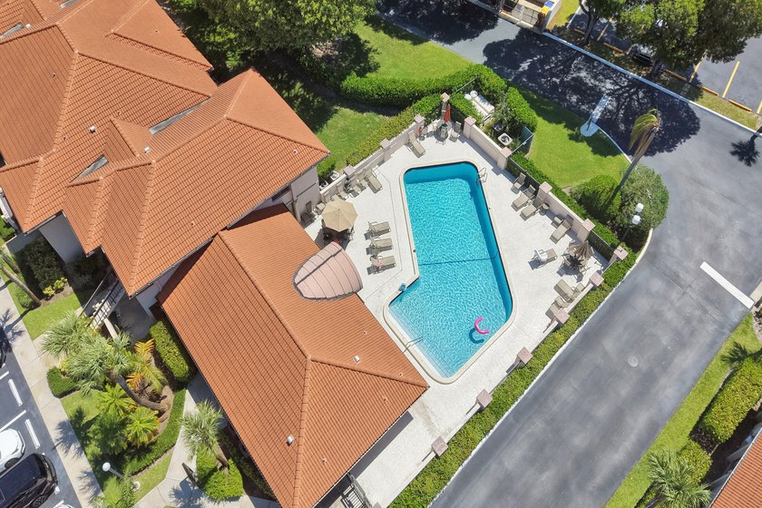 Come live in an All AGE Beautiful Community in East Boca Raton - photo 33