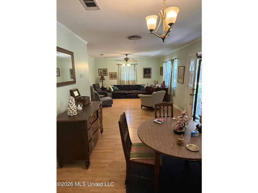 Only a couple of blocks from the BEACH!! This *fixer upper* - photo 4