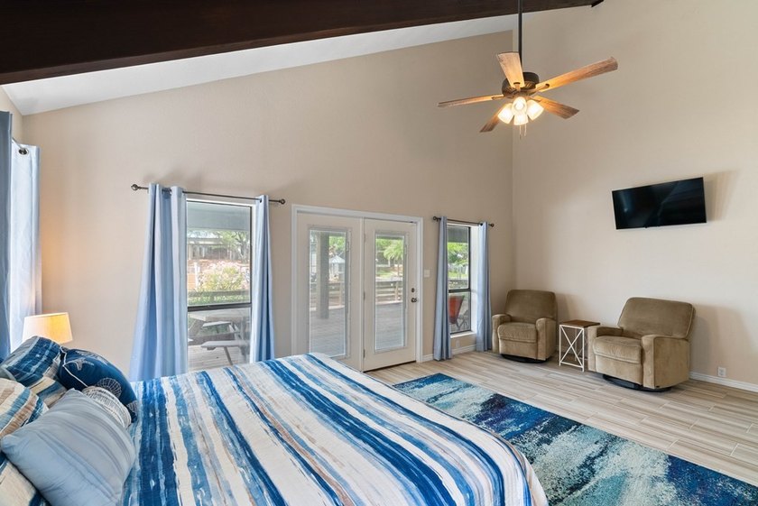 2321 Harbor Drive has been beautifully updated and thoughtfully - photo 11