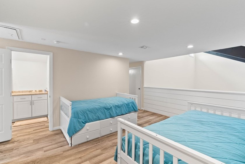 2321 Harbor Drive has been beautifully updated and thoughtfully - photo 21