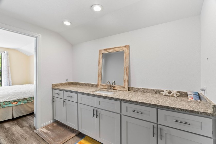 2321 Harbor Drive has been beautifully updated and thoughtfully - photo 22