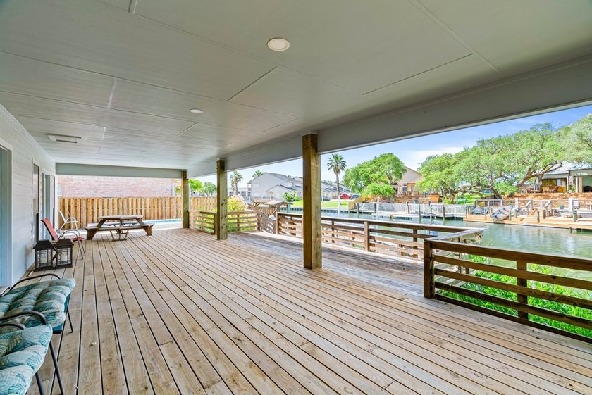 2321 Harbor Drive has been beautifully updated and thoughtfully - photo 31