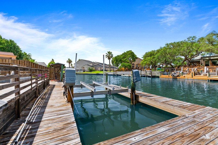 2321 Harbor Drive has been beautifully updated and thoughtfully - photo 34