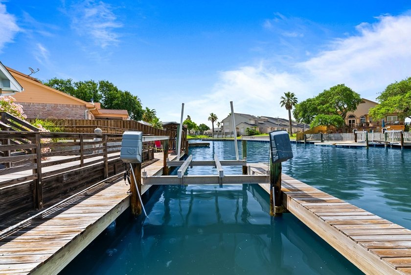 2321 Harbor Drive has been beautifully updated and thoughtfully - photo 35