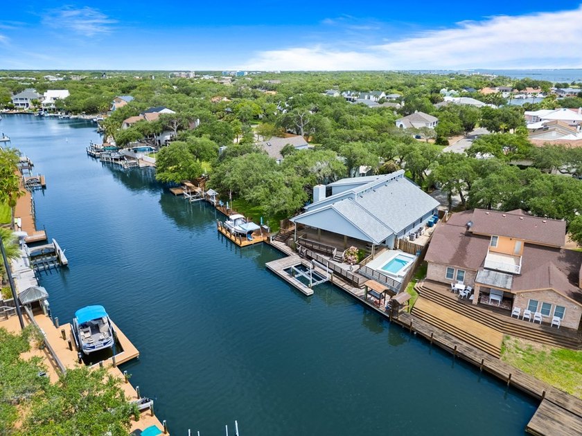 2321 Harbor Drive has been beautifully updated and thoughtfully - photo 45