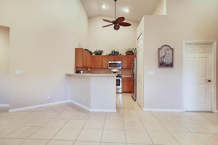 *NEW ROOF IN 2025* Welcome to this beautifully maintained 3-bed - photo 5