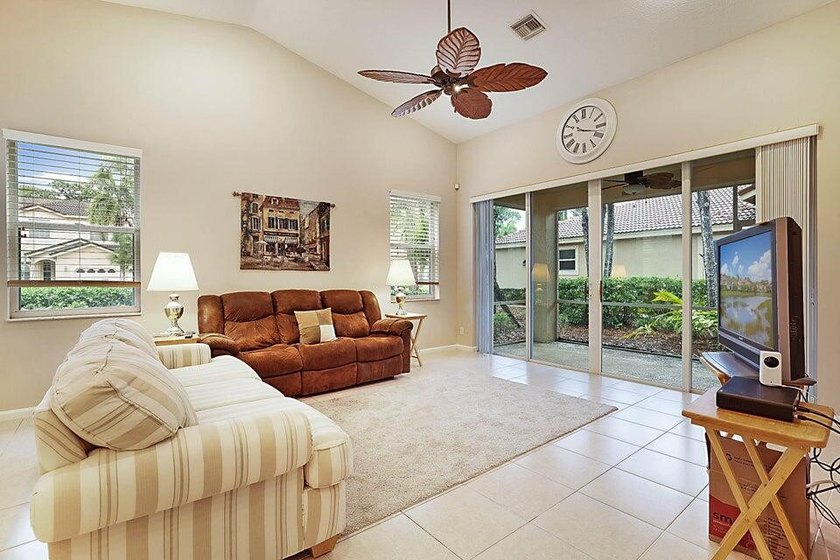 *NEW ROOF IN 2025* Welcome to this beautifully maintained 3-bed - photo 8