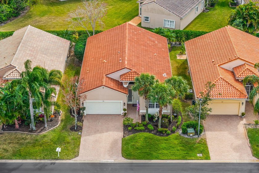 Welcome to this beautifully maintained single-family home - photo 2