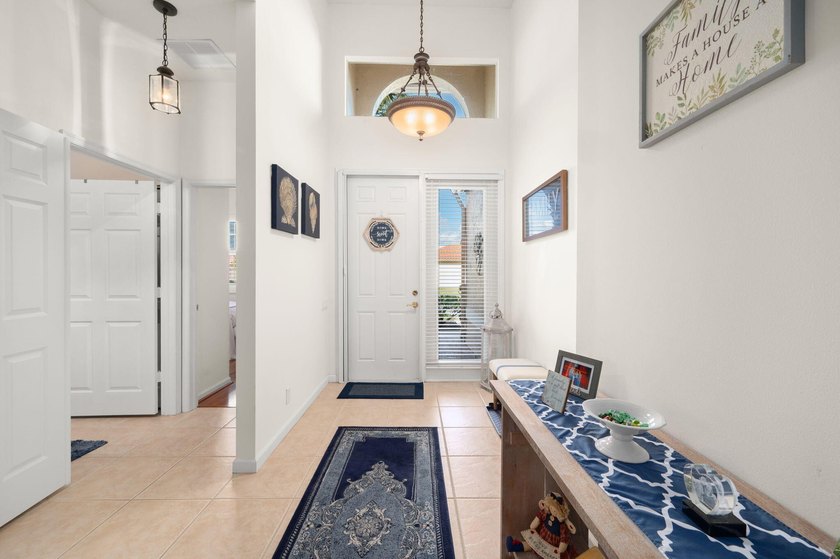 Welcome to this beautifully maintained single-family home - photo 3