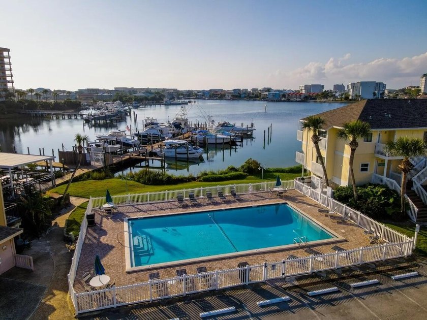 Renovated 1-bedroom condo in a peaceful setting with mature - photo 17