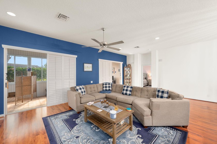 Welcome to this beautifully maintained single-family home - photo 8