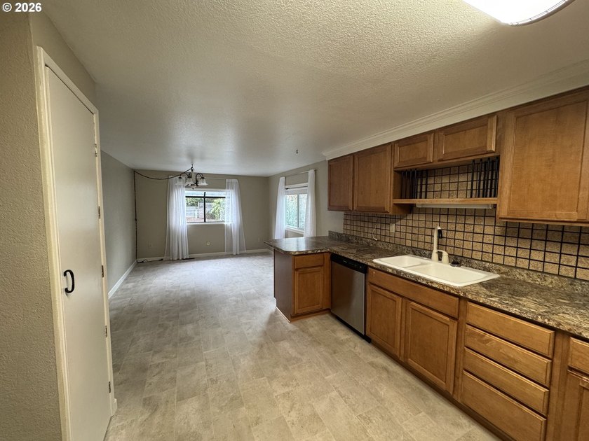 Welcome to Greentrees Village in the heart of Florence. Located - photo 11