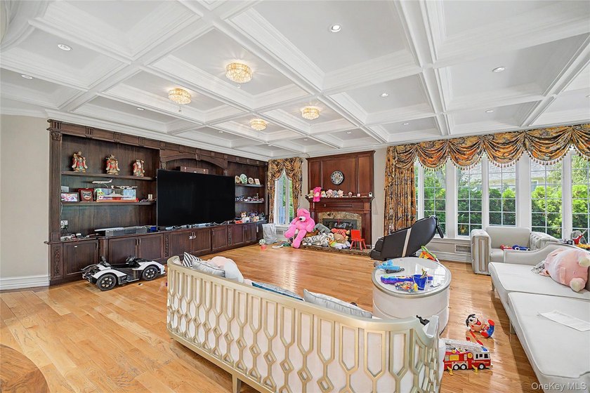 Experience refined luxury in this extraordinary custom lakefront - photo 15