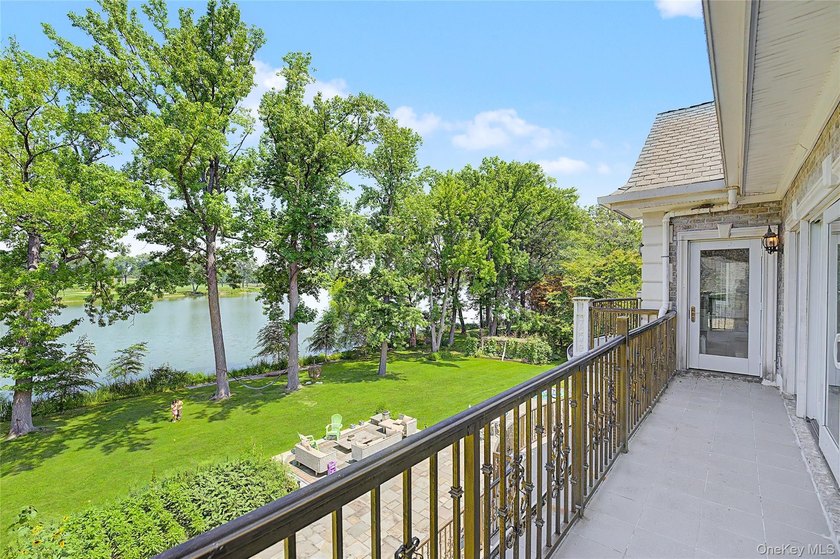 Experience refined luxury in this extraordinary custom lakefront - photo 27