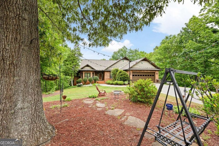 Hidden Gem! This Custom Built, 1 Owner Cartersville Ranch is - photo 4