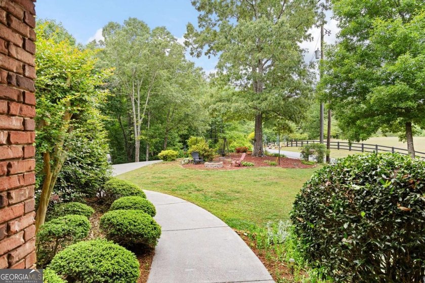 Hidden Gem! This Custom Built, 1 Owner Cartersville Ranch is - photo 8