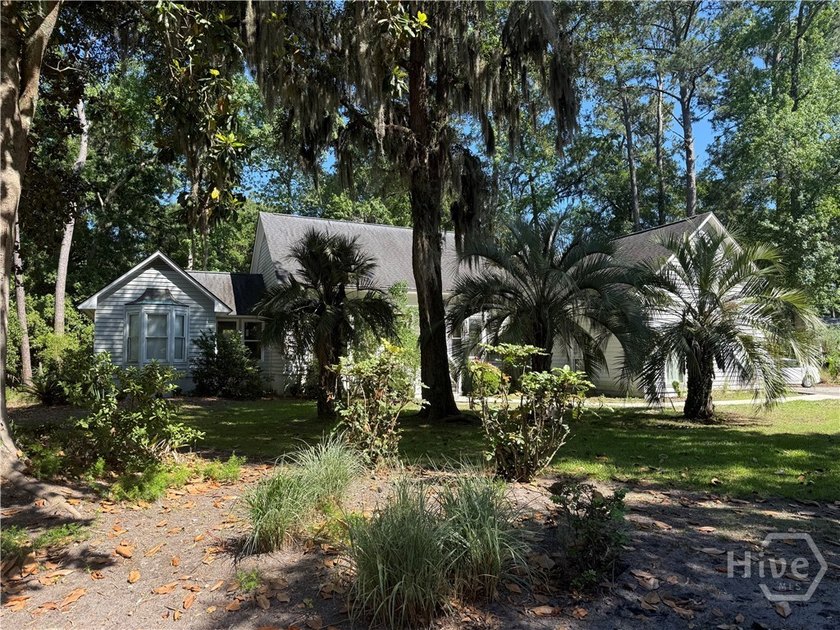 This Landings house has amazing potential to renovate. There are - photo 2