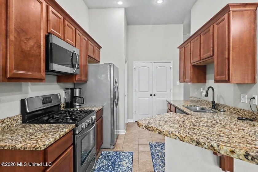 Well-maintained and lovingly cared for, this beautiful home - photo 3