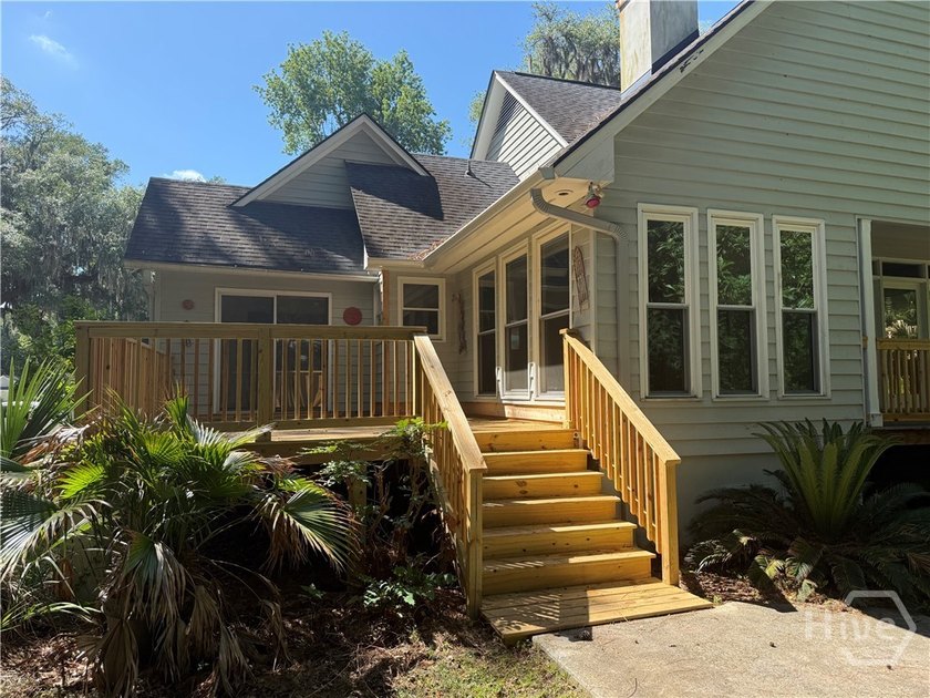 This Landings house has amazing potential to renovate. There are - photo 5