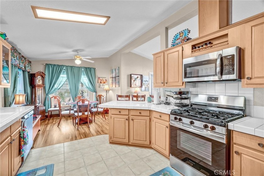 One of the nicest 55+ mobile home parks in the area! Live 4 - photo 8
