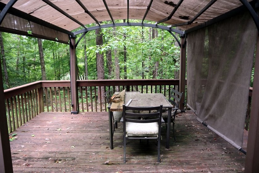 Lots of potential in this cute A-frame home tucked away on a - photo 4